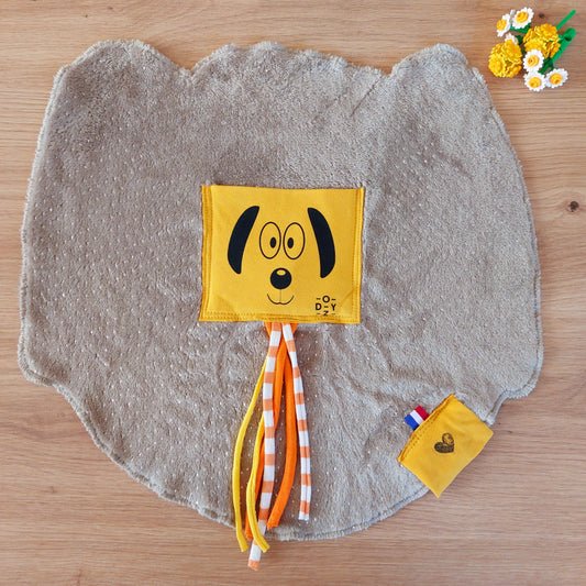 Dodyz mole yellow dog comforter